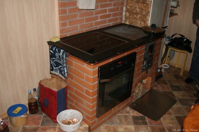 Pliit koos integreeritud elektripliidiga ja ahjuga
